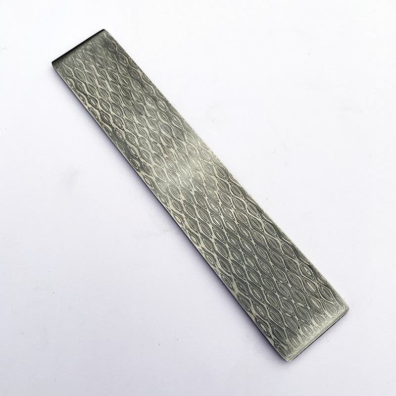 modèle VG10 Sandwich damas acier pour bricolage fabrication de couteaux exquis lame de couteau en acier inoxydable vierge a été traitement de la chaleur: plum