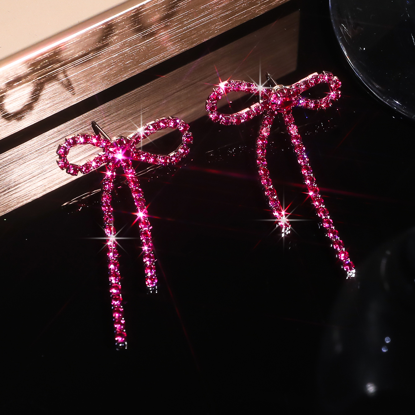 Kleurrijke strik oorbellen voor dames, oorbellen met strass steentjes, lange kwastjes, zwarte roestvrijstalen hangende oorbellen, schattige sprankelende sieraden: Antiek verzilverd