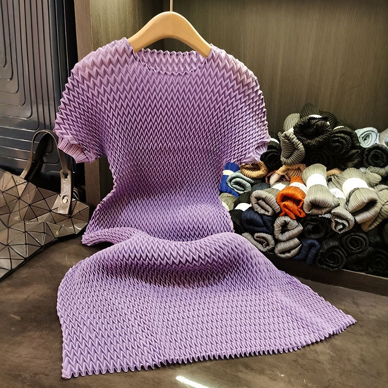 Miyake eksklusive plisserede kjoler sommer løs afslappet plus size foldet nederdel enkel rund hals kortærmet plisseret kjole til kvinder: Sort