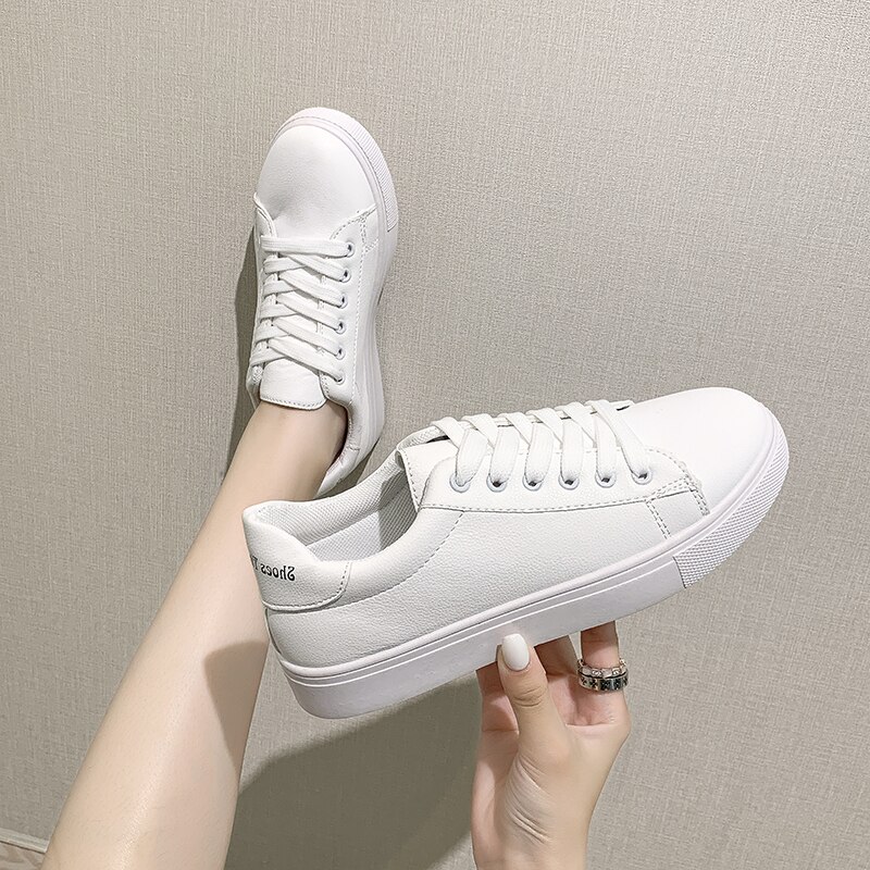 Goedkope damesschoenen witte schoenen dames lente wilde platte band casual schoenen sneakers enkele schoenen dames student