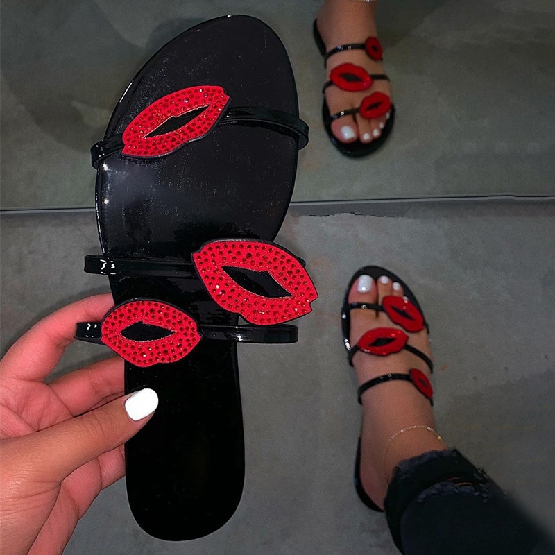 Platta tofflor kvinnor kvinnor sommarskor kvinna puss söt tjej pu kristall strand dam rutschkanor hona plus size: Svart / 7.5