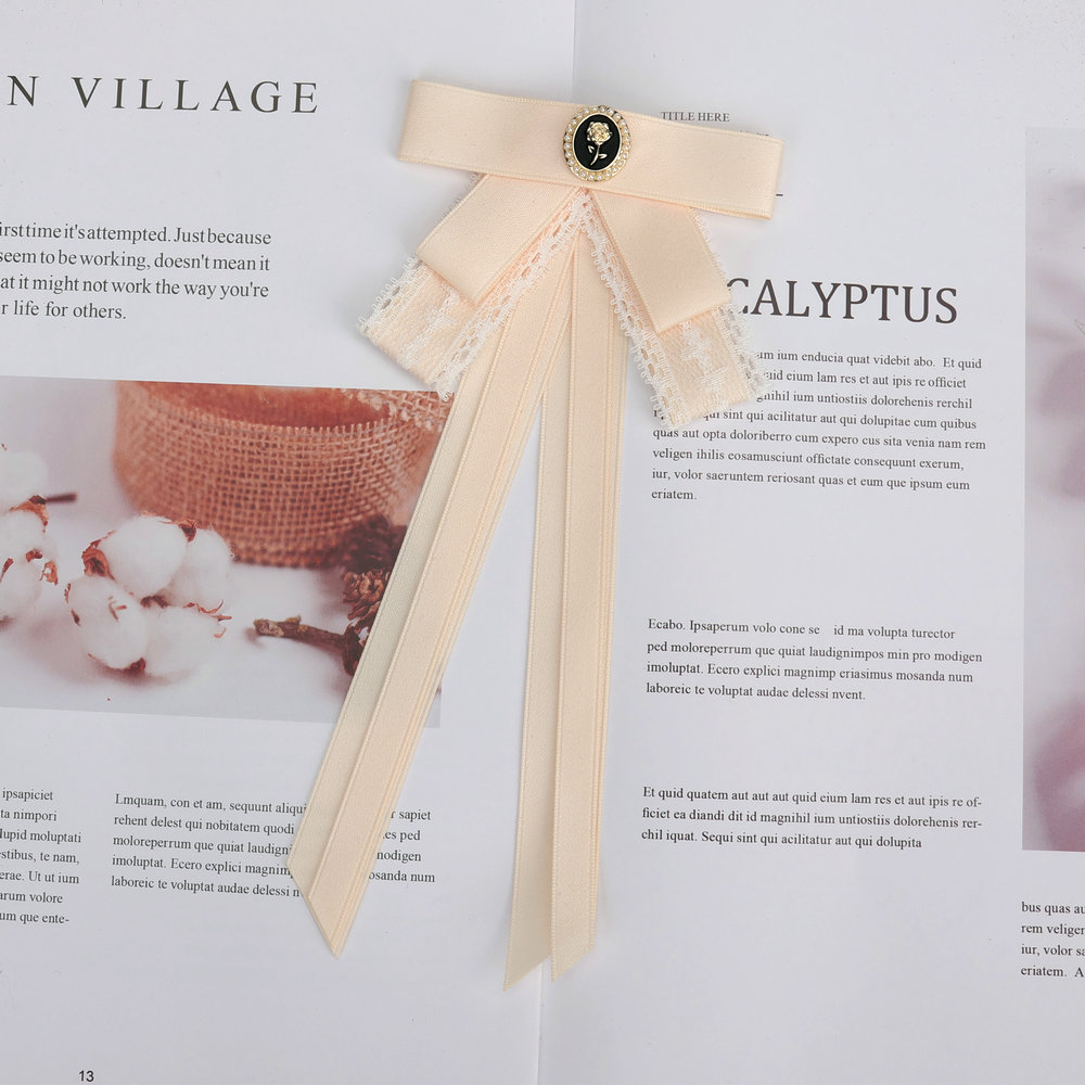 Kvinder vintage forudbundet slipsbroche imiteret diamantsmykker bånd butterfly corsage til skjortekrave tøj: Smaragd grøn