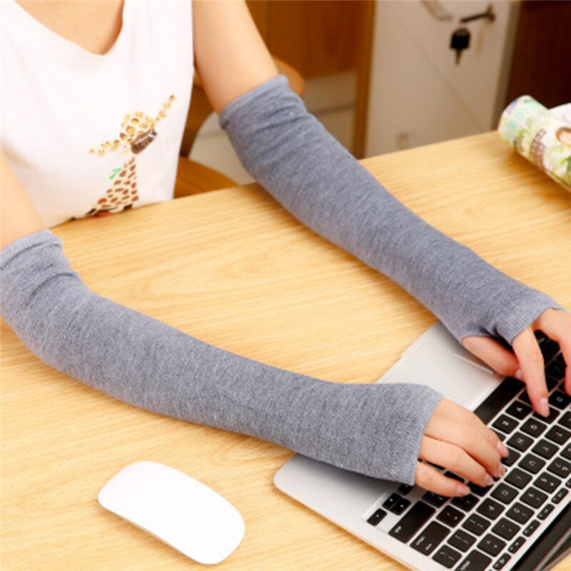 Kvinder piger strikkede fingerløse lange handsker striber trykt over albuen længde vinter elastisk arm varmere ærmer med tommelfinger hul: Lysegrå