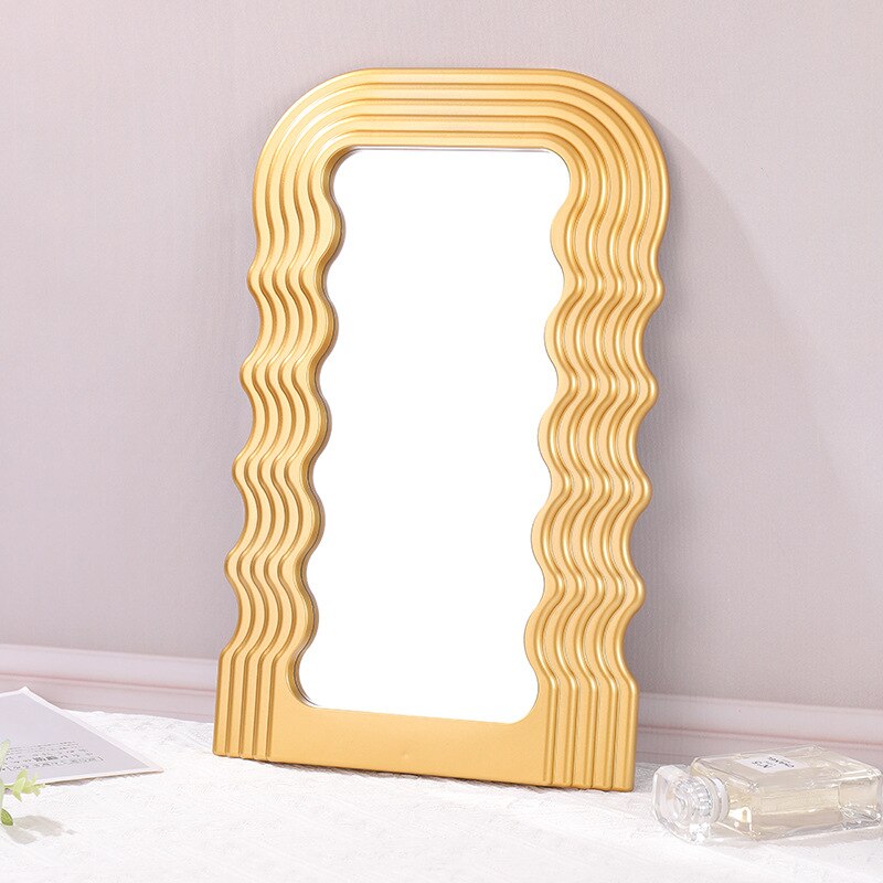 Vægophæng i italiensk stil memphis wave spejl bordplade makeup spejl nordeuropa minoritetsbølge bordplade spejl boligindretning: Guld