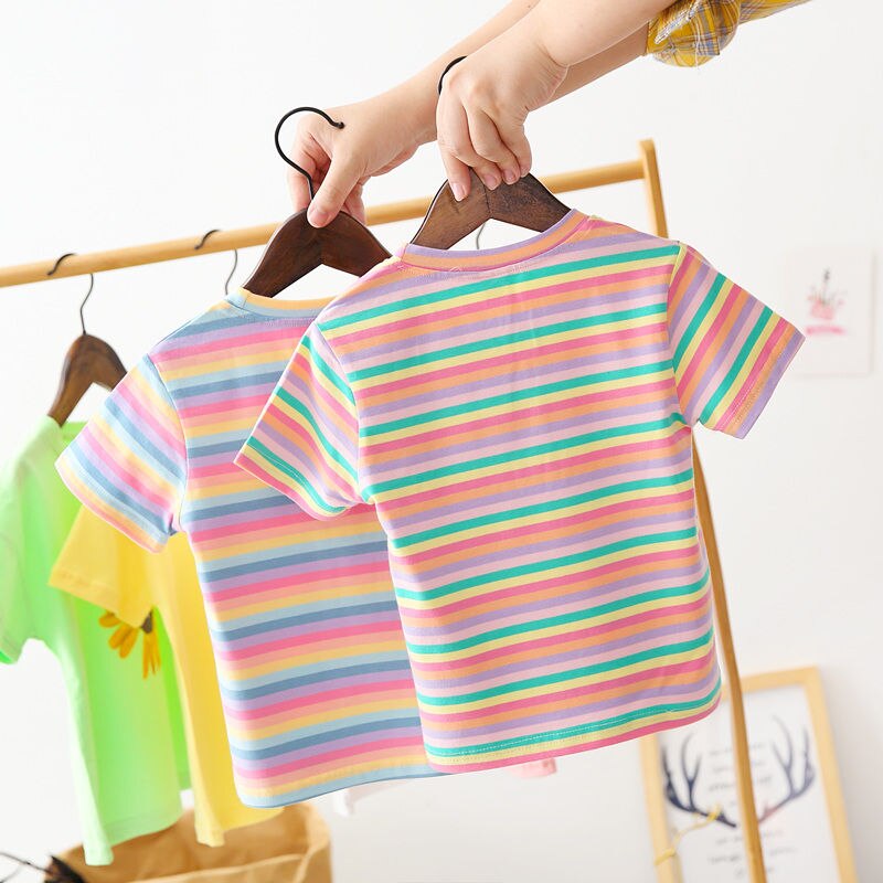 T-shirt da bambina 2022 Summer New Rainbow Stripe T-shirt per bambini Top coreano manica corta ragazza P6242