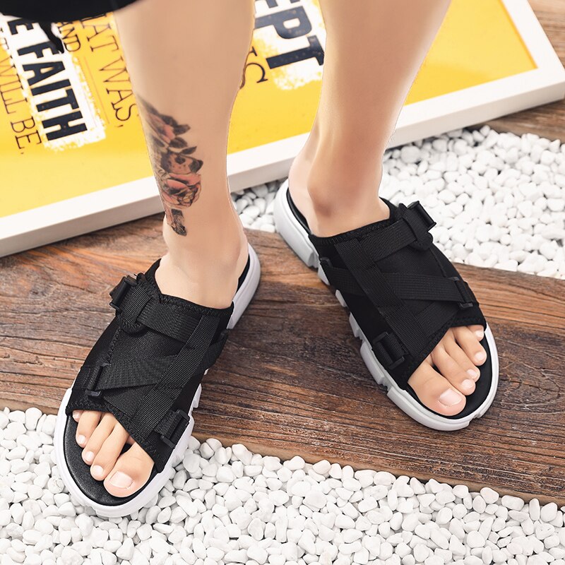 CYYTL hommes été pantoufles chaussures sandales hommes décontracté intérieur ou extérieur plage bain tongs hommes tendance antidérapant plat