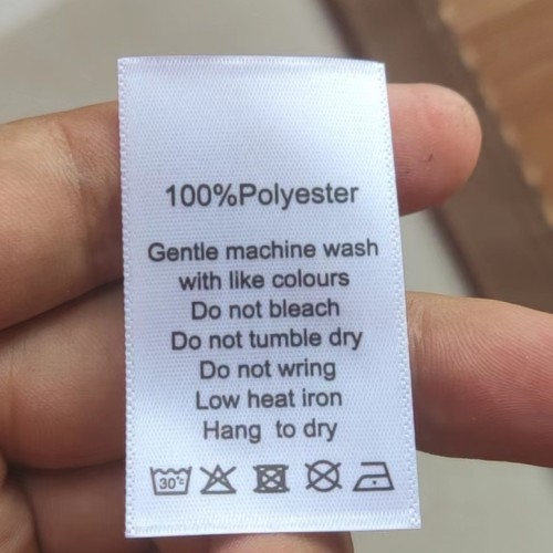 100 st vita tvättrådsetiketter för bomull/siden/kashmere/ull/linne/polyester/elastan med tryck av satintyg: Svart nickel