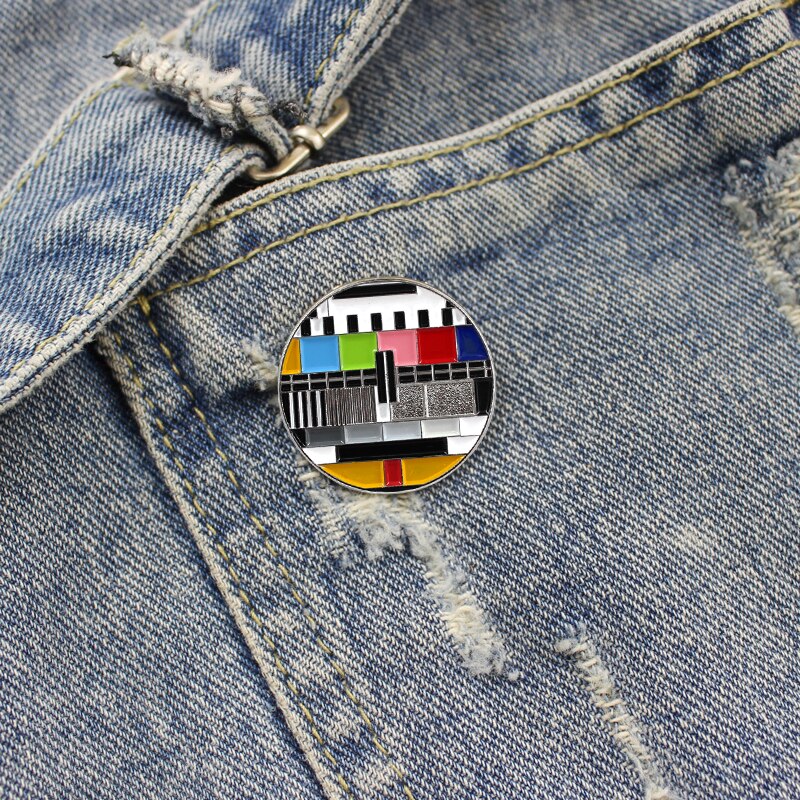 Vintage TV Pin No signal in 80s Lapel Pin Be riotous with colour Rainbow Brooch Custom jewelry badge Remembrance