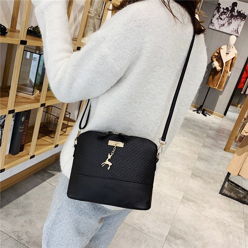 Women Hand Bags Pu Leather Soft Women Wild Shoulder Messenger Bag Quilted Shell Bag Pendant Cute Deer