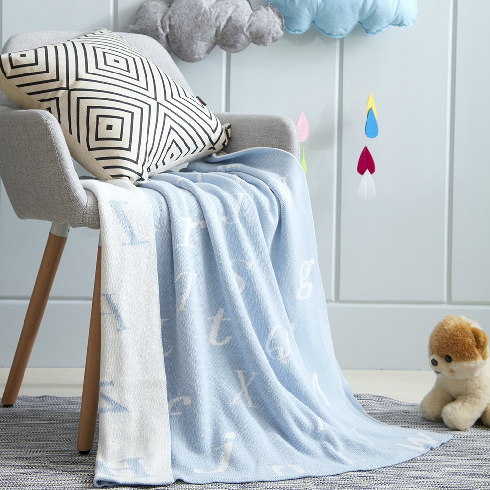 Baby nyfødt quilt vinter blød strik søde breve tæppe spædbarn børn strikning tæpper sengetøj dyner spille tæppe 90*110cm: Blå