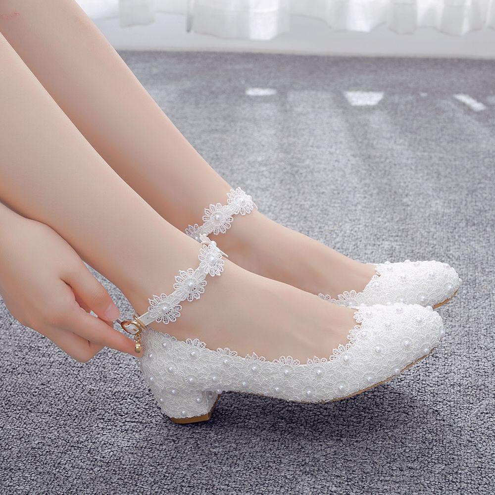 Crystal Queen Vrouwen 3Cm Hoge Hakken Witte Kant Bruiloft Schoenen Sexy Bruid Party 3Cm Puntschoen Ondiepe mond Pompen Schoenen