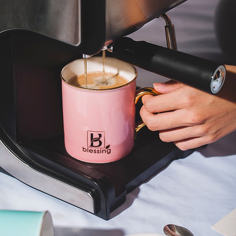 Coffee cups use high-capacity ceramic cups to trend couple coffee cups