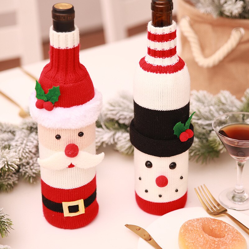 Table dîner noël vin ensemble robe costume tricot laine décorations de noël père noël bonhomme de neige bouteille de vin habiller