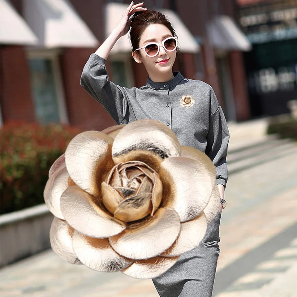 Broche de flor rosa de cuero PU para mujer, ramillete de Camelia, alfileres y broches de solapa, accesorios para hebilla de bufanda, Color dorado y plateado, 5cm