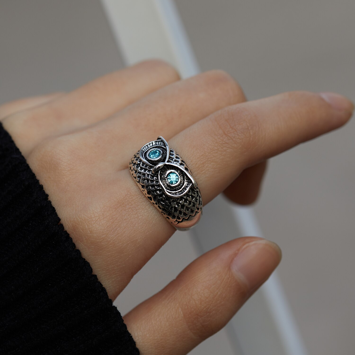 Anillos Retro Punk con forma de búho para hombre y mujer, joyería ajustable con personalidad, Ojos de cristal azul y rojo, Color plateado antiguo, anillo abierto