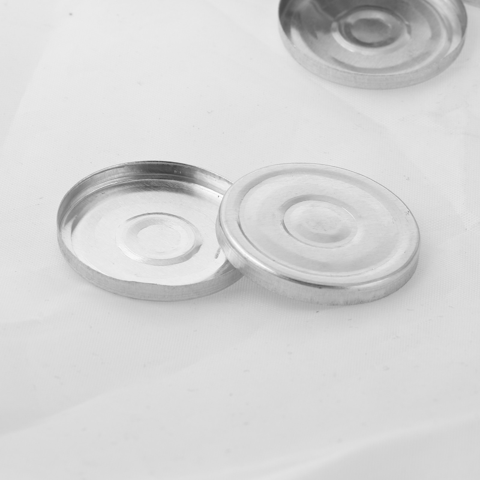 30Pcs Aluminum Eyeshadow Palette /Metal Sticker Round/Square Magnetic Palette Sticker for Empty Eyeshadow Makeup Color Palette