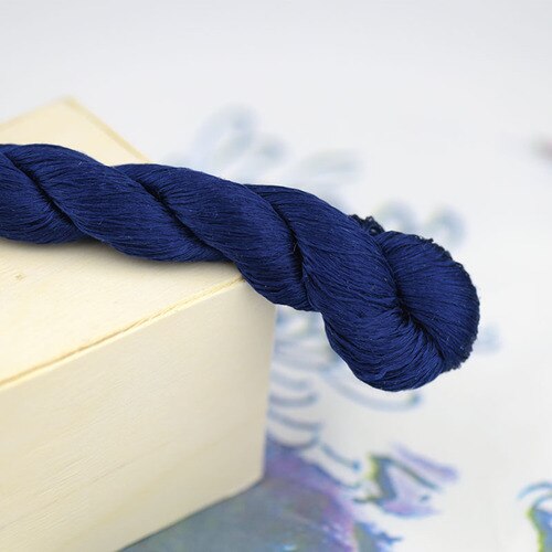 1 väri 400m suzhou kirjonta 100%  luonnonsilkki brodeerattu lanka silkki tee itse silkkisävyinen kirkas väriviiva keskiyönsininen: Ei . 10