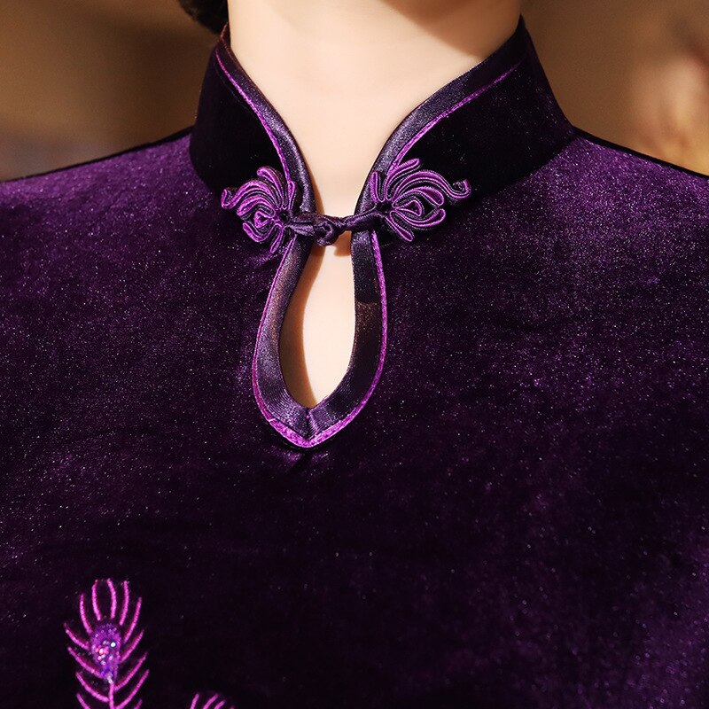 Sheng coco velour lilla cheongsam kjole påfugl blomster broderede høje arkiver lang qipao kinesisk kjole kvinder tøj