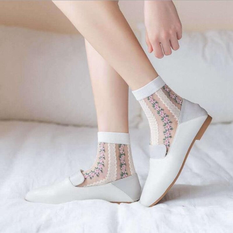 Spring and Summer Japan Style Small Flower Card Silk Retro Female Socks Glass Silk Broken Flower Mid- Tube Casual Sox