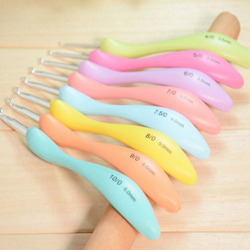Aluminum Crochet Hook Set Ergonomic Crochet Needles Knitting Hooks With Colorful Plastic Grip Cushioned Handles Needles 8 Pcs