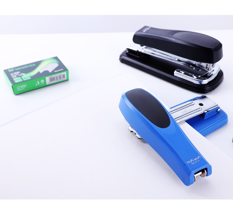 Fournitures d'apprentissage de bureau, agrafeuse moyenne antidérapante et confortable + 2 boîtes d'agrafes,