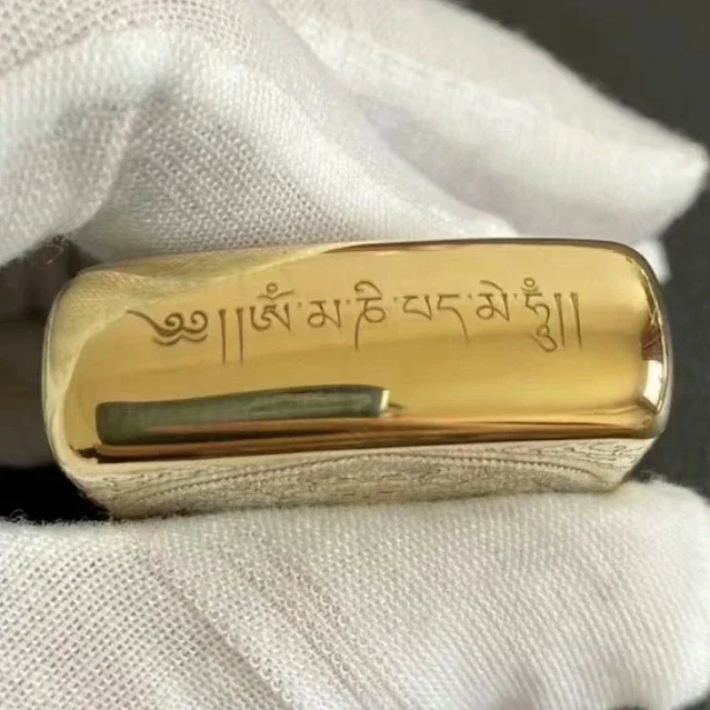 Zippo-tändare i guldfärgad mässing, vindtät buddha-samling i låda