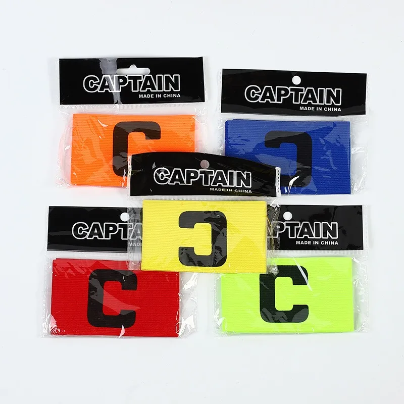 1PC FußBall Kapitänsbinde C-Band Sport Armbinde Spiel Kapitän Tragen Armbinde FußBall Ausrügestochen FußBall Zubehör