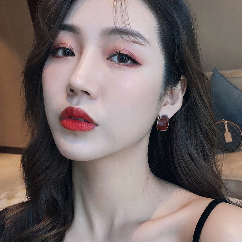 Phnom Penh-pendientes de estilo de Hong Kong para mujer, aretes, estilo Retro, color vino tinto, de alto nivel, con sensación de sencilla y temperamento frío, joyería