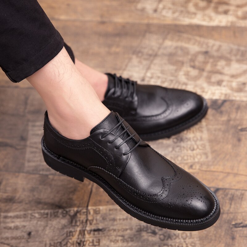 Miesten brogue oxford mekkokengät miesten hyvin pukeutunut herrasmies käsintehdyt jalkineet moderneille miehille koko 38-47 zapatos hombre: Musta / 7