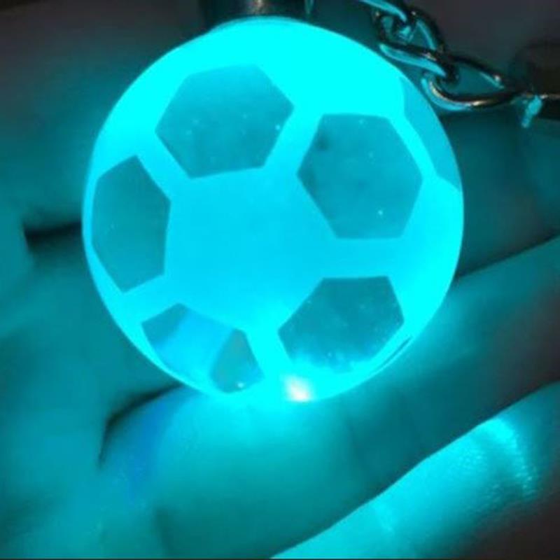 Led Kristal Sleutelhanger Glow In The Dark 7 Kleuren Gloeiende Basketbal Voetbal Globe Hanger Sleutelhanger Nachtlampje