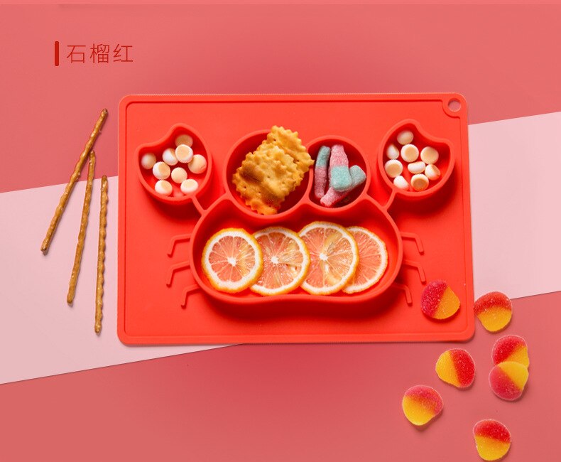 Children's Silicone Dinner Plate Integrated Cartoon Pattern SuppliesChild eating complementary food plate