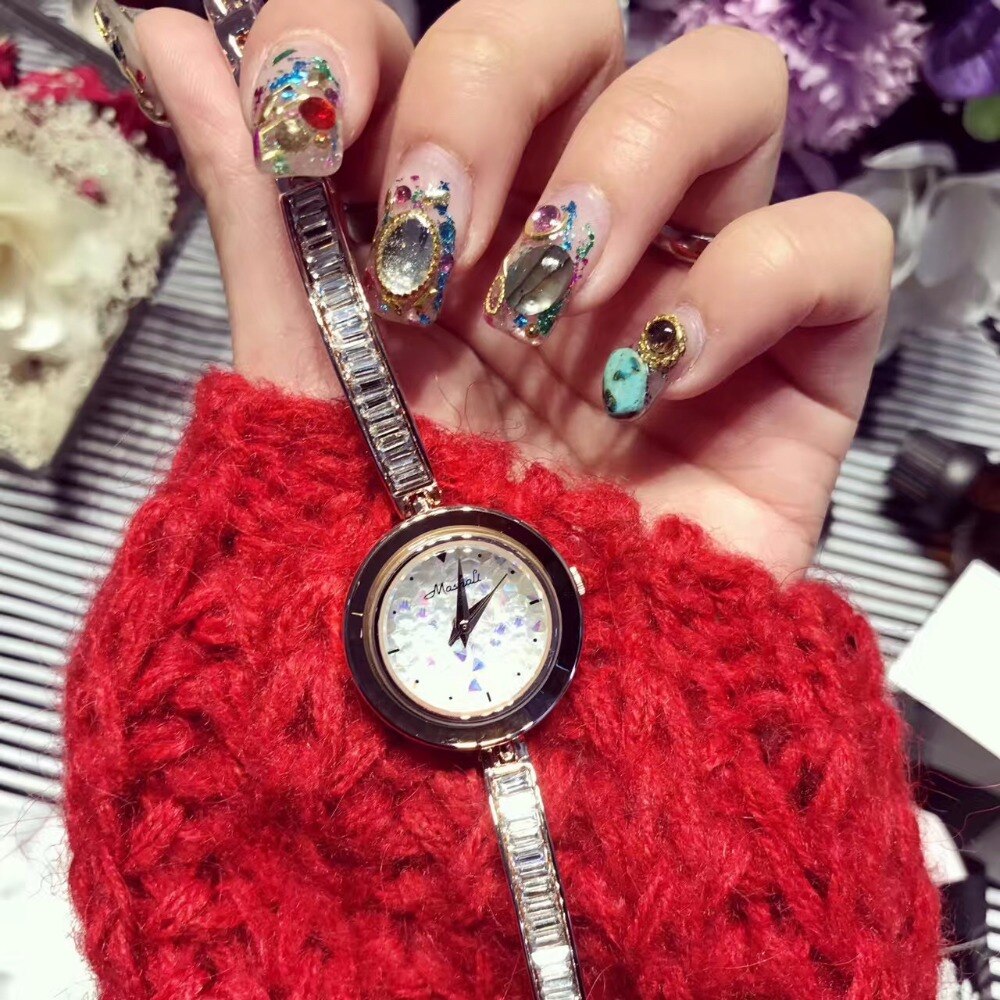Délicat mignon filles mince Bracelet montres Blingbling cristaux femmes robe d'été Montre-Bracelet Quartz Relogios Montre Femme W111