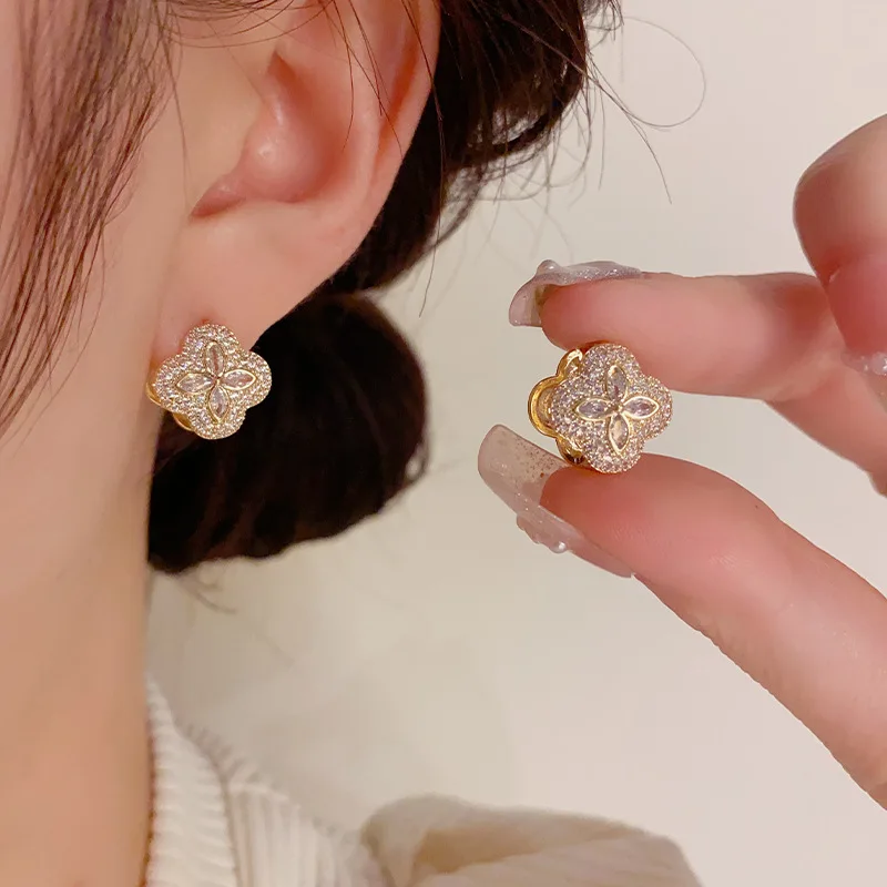 2024 Franse mode-sieraden 16 K vergulde zirkoon blad oorbellen oorbellen elegante vrouwen dagelijkse werk accessoires