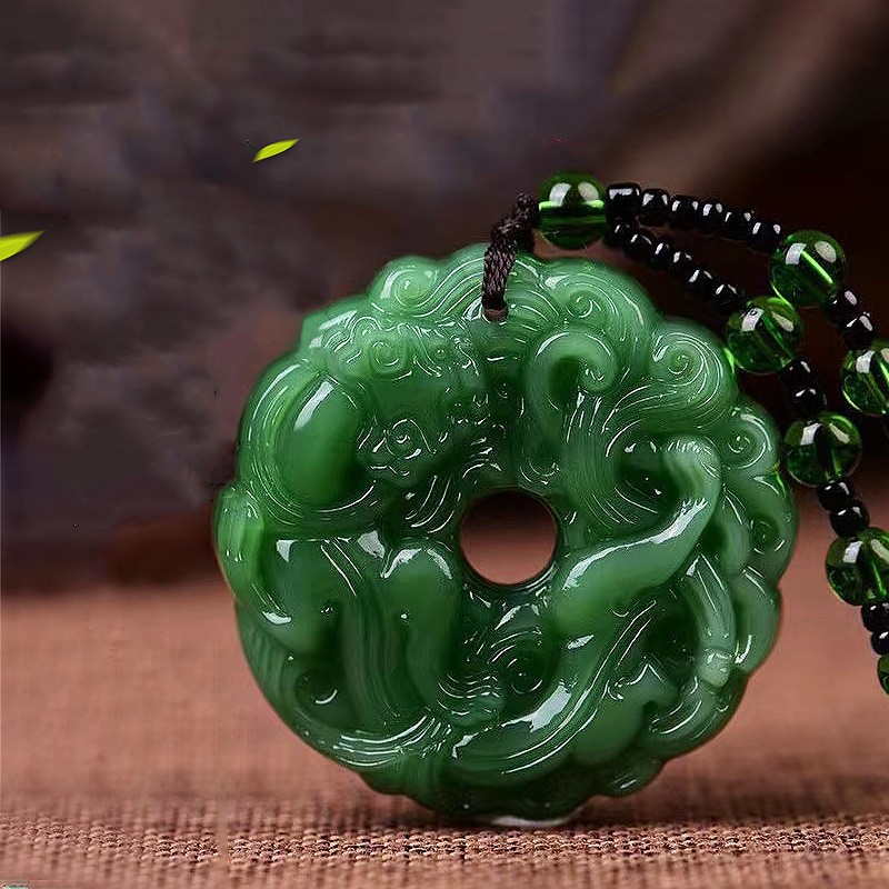 Grön jade handskuren drake ihålig jadehänge halsband kinesisk amulett kvinnor mans lyckohalsband smycken