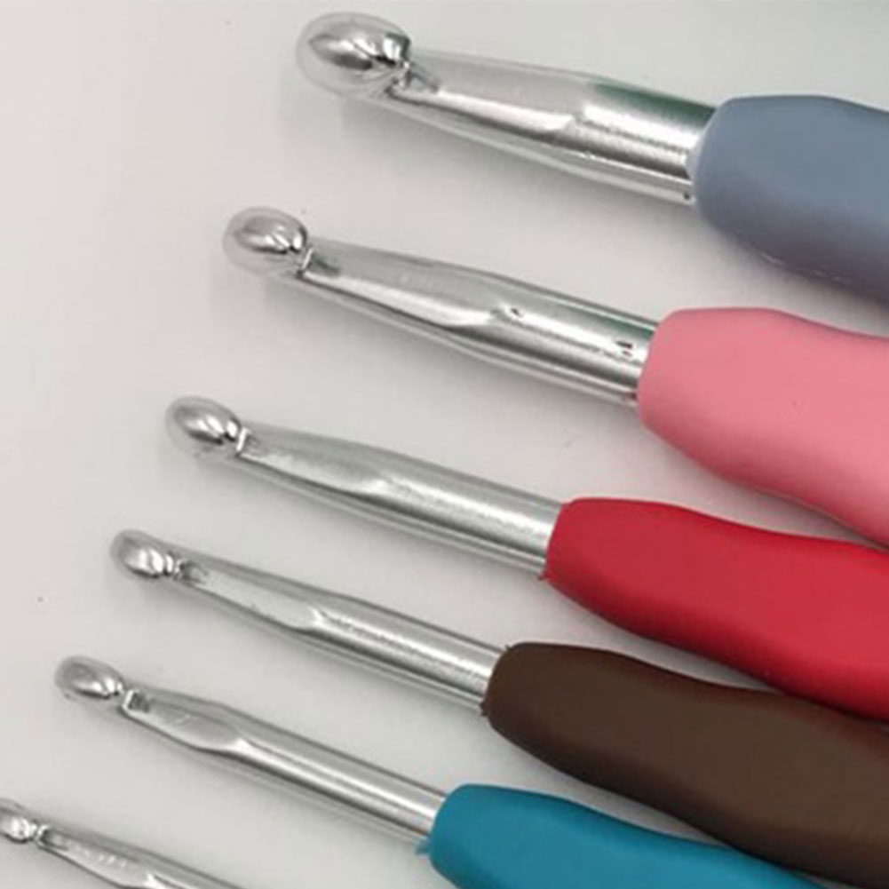 Juego de ganchos de ganchillo para mamá y abuela, Kit de agujas de tejer de hilo con estuche, mango ergonómico, 11 tamaños, coloridos,