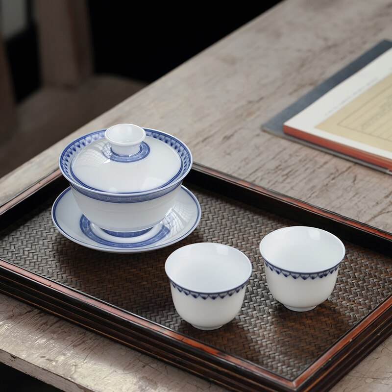 Chinese Style Tea Bowl Ceramic Blue and White Porcelain Cup with Lid Saucer Set Kung Fu Teaware Gaiwan Master Flower Tea Tureen