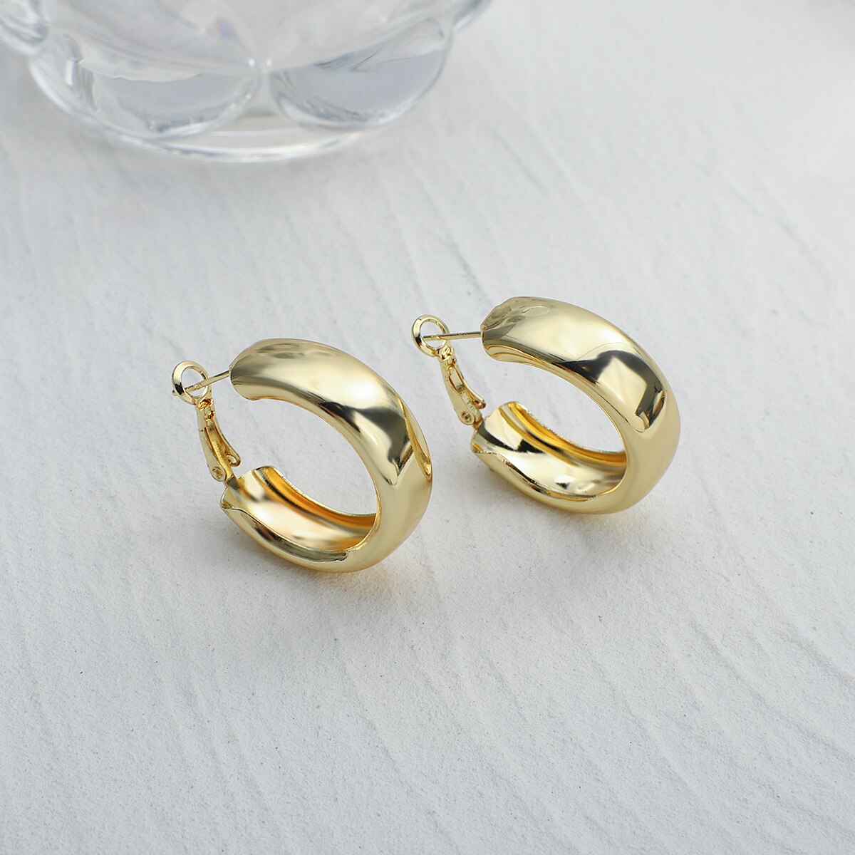 AENSOA minimalistyczne duże koło geometryczne okrągłe duże kolczyki koła dla kobiet dziewczyna kolczyki ślub impreza biżuteria biżuteria punkowa: złoty kolor