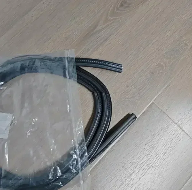 1 stk. gummitætning til tagglas til pajero sport  k90 2000-2006 tætningsliste til montero sport  k80 taggummi 250cm mr199811: Default Title