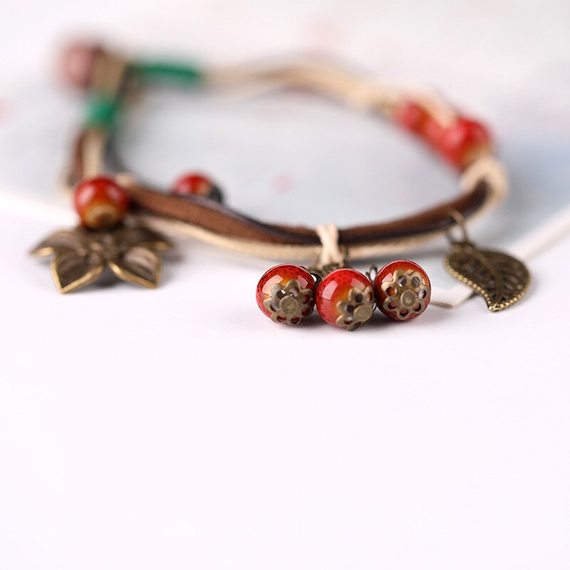 Schöne Hand-woven frauen Armbänder Vintage Ethnische Stil Keramik Perlen Legierung Blume Blätter Anhänger Schmuck Zubehör