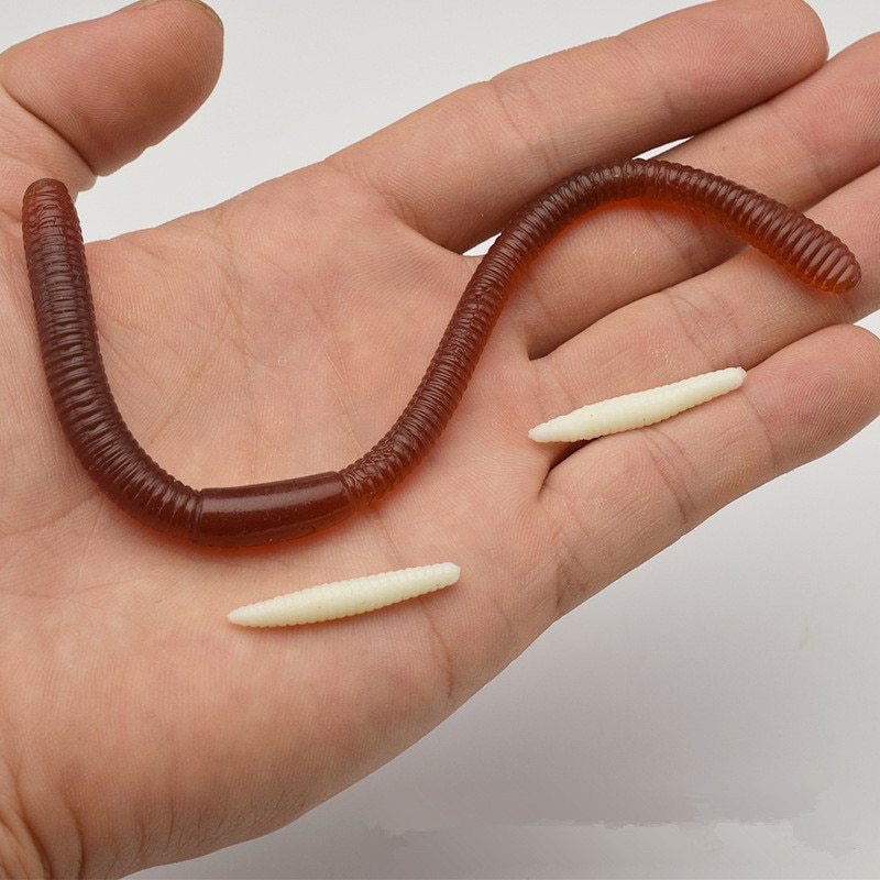 5 stk/parti 16cm simulering meitemark myk pvc kunstige morsomme leker til halloween-fest favoriserer dekorasjonsnyhet og kneble-leker