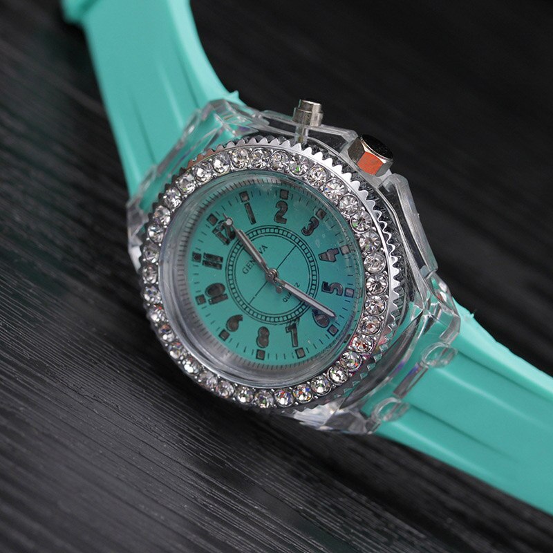 Damklänningar klocka silikon led självlysande kvinnor män sportarmbandsur 7 färger flash quartz klockor relogios masculino: Mintgrön