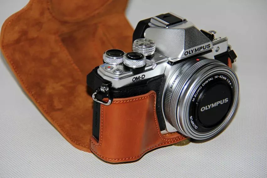 Pu läder kamerafodral för olympus om-d e -m10 mark iii  em10 iii  em10 iii kort lins 14-42mm lins kameraväska med rem