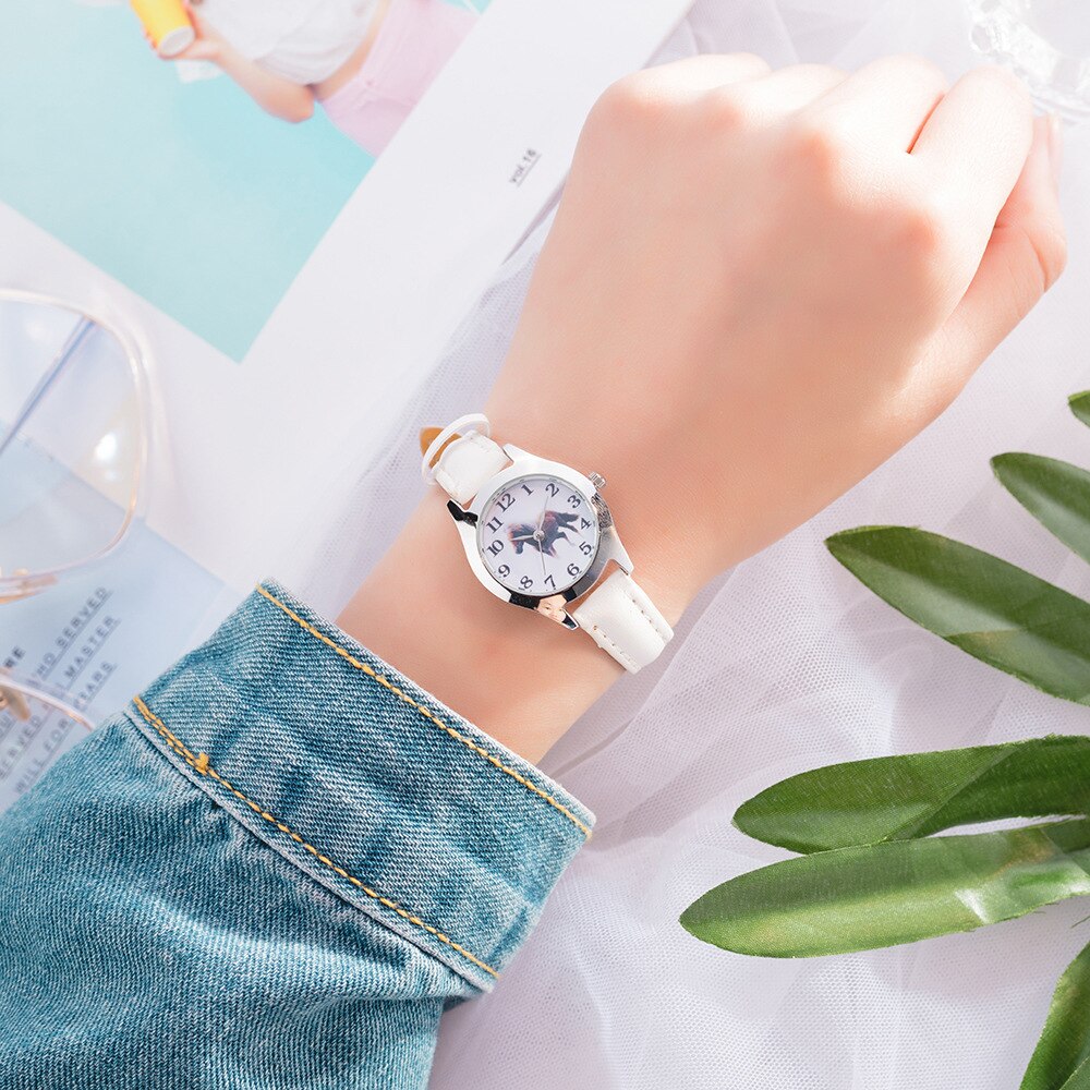 1 stücke Rose Leder Nette Reizende Mädchen Damen frauen Uhr freundlicher Pferd Quarz Schüler freundlicher Ebene armbanduhr