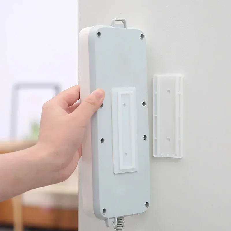 Fijador de enchufe de escritorio autoadhesivo, organizador de cables de regleta colgante, fijador de pared extraíble enchufable, estante de pared, 1 ud.