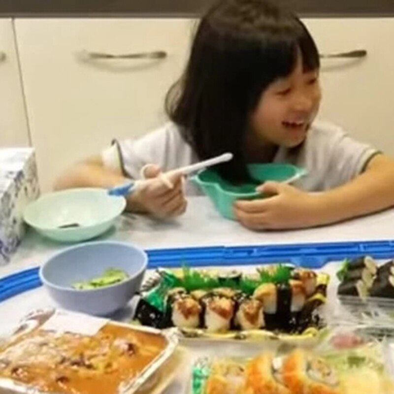 Huishoudelijke Mini Transportband Sushi Speelgoed Trein Elektrische Spoor Transportband Roterende Tafel