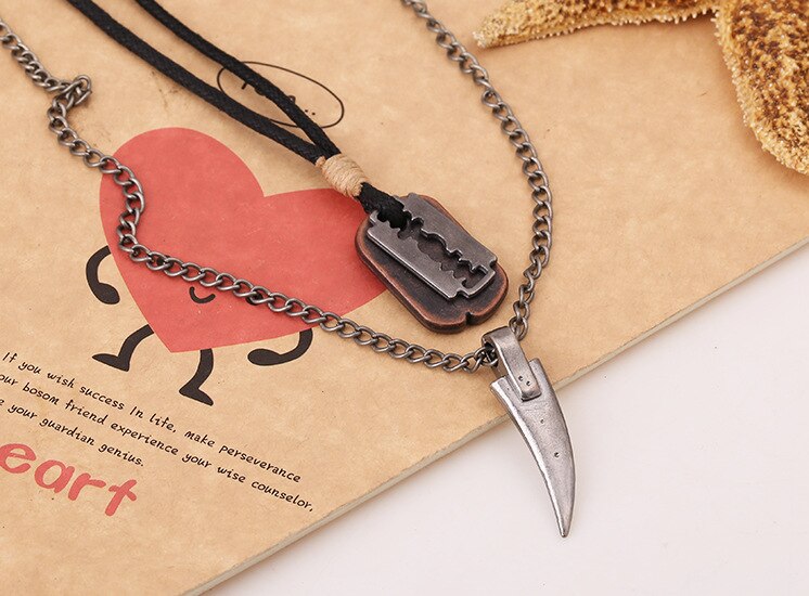 Vintage Mens Necklace Alloy Animal Wolf Tooth Razor Blade Pendants Necklace Multilayer Metal Chain Choker Male Punk Jewelry: Black