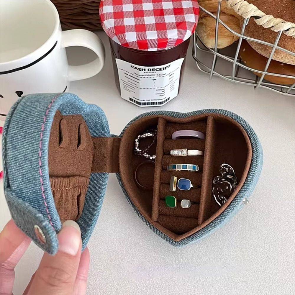 Draagbaar hartvormig sieradendoosje in retrostijl met geborduurde details, cosmetische tas in effen kleur met bandje, sieradenhouder