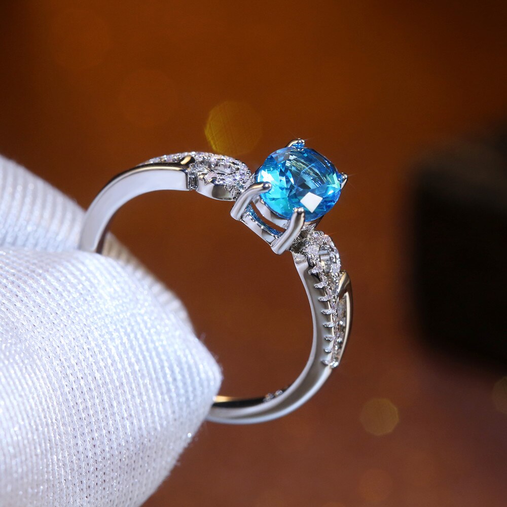Huitan-anillo de compromiso clásico con piedras ovaladas para mujer, joyería de lujo con Micro incrustaciones de nubes, color azul cielo, CZ