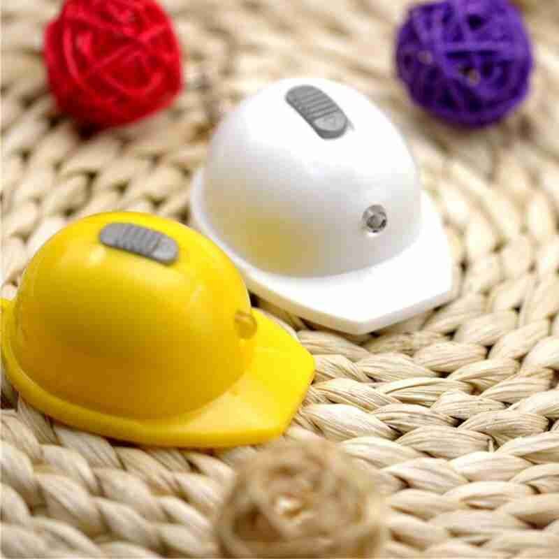 1pc Sicherheit Helm Typ Flasche Öffner Bahre klopfen LED mit Licht Schlüssel Ring mit Licht Tasche Anhänger