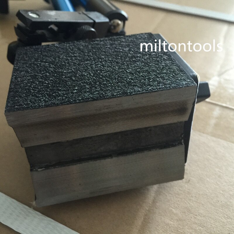 Hydraulic universal magnetic stand for hold indicator